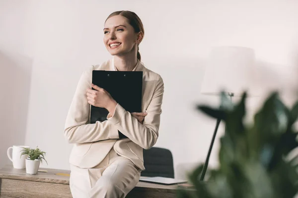 Young businesswoman with clipboard — Stock Photo