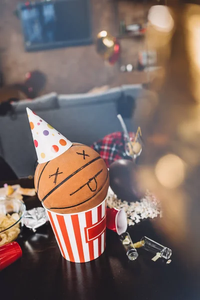 Tabella disordinata dopo la festa — Foto stock