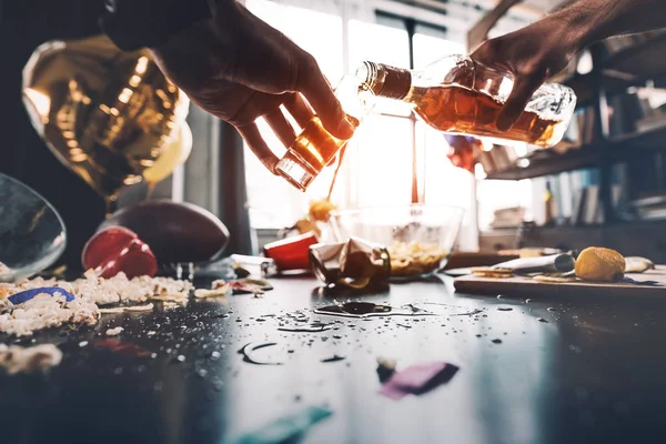 Joven después de la fiesta - foto de stock