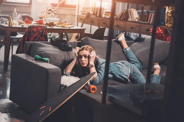 Jeune femme après la fête — Photo de stock