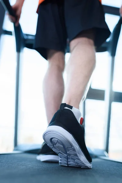 Mature sportsman in gym — Stock Photo