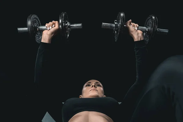 Entraînement des sportives avec haltères — Photo de stock