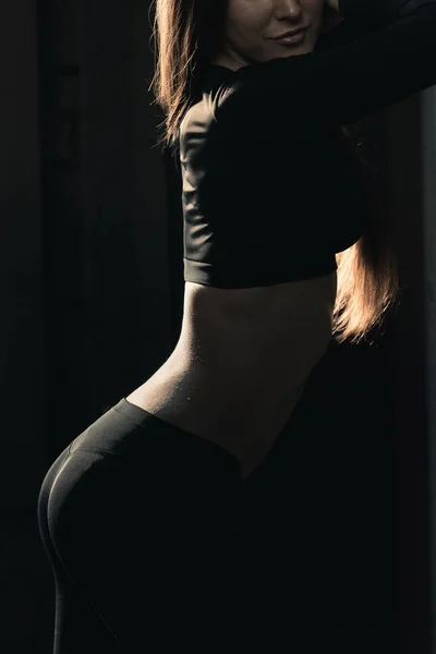 Femme sportive posant — Photo de stock