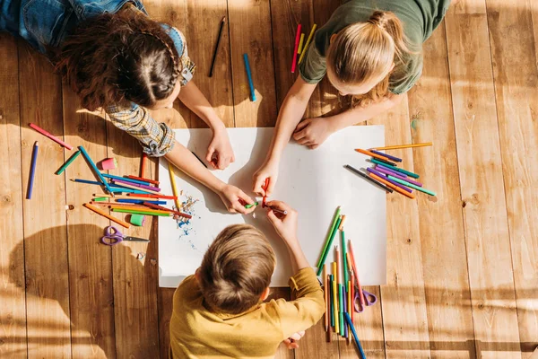 Lindo niños dibujo - foto de stock