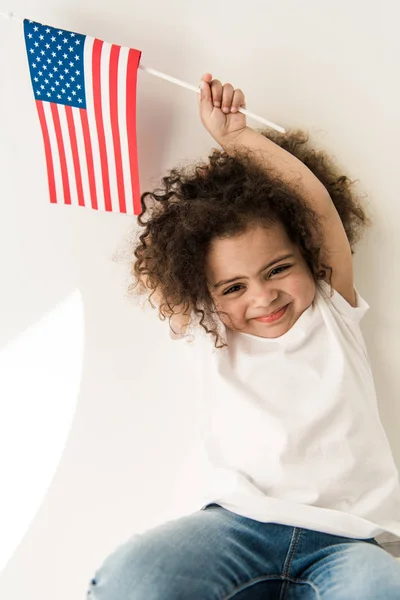 Bambina con bandiera americana — Foto stock