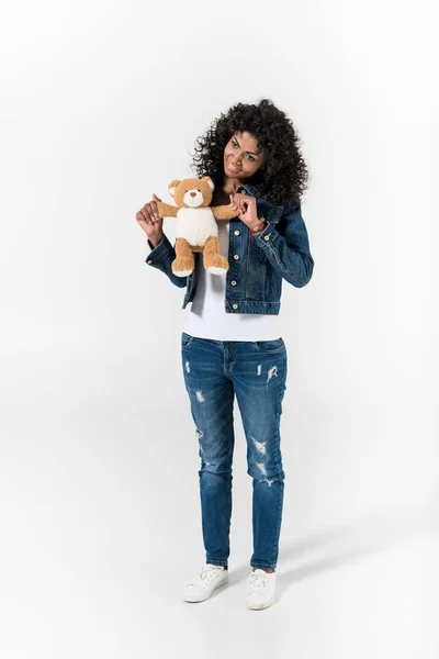 Frau mit Teddybär — Stockfoto