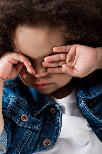 Menina triste limpar lágrimas — Fotografia de Stock