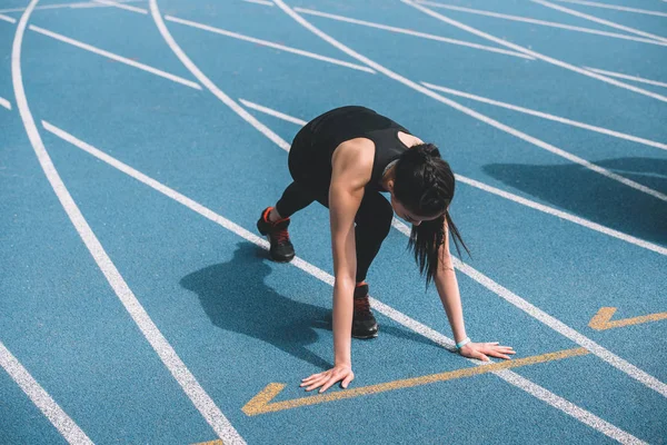 Sportswoman on starting line — Stock Photo