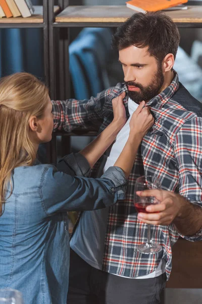 Girl fights with her boyfriend — Stock Photo