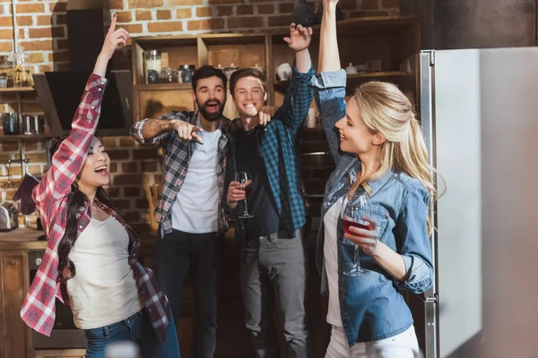 Young people partying — Stock Photo
