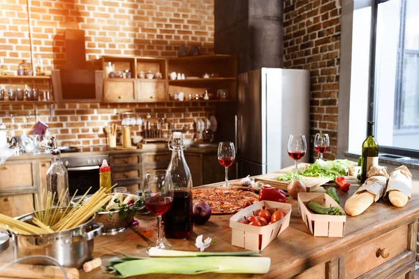 Pizza, wine and vegetables ready for party — Stock Photo