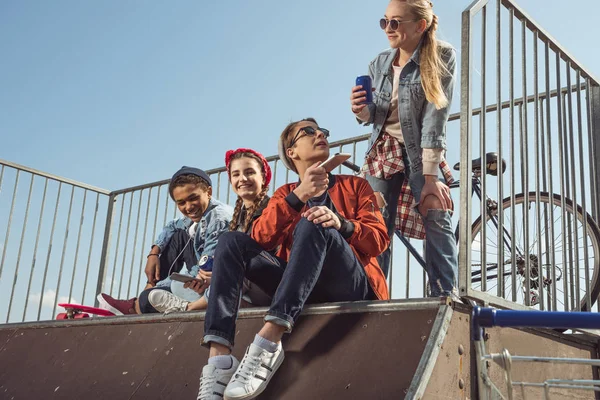Teenagers having fun — Stock Photo