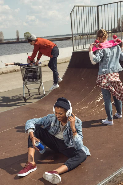 Teenagers having fun — Stock Photo