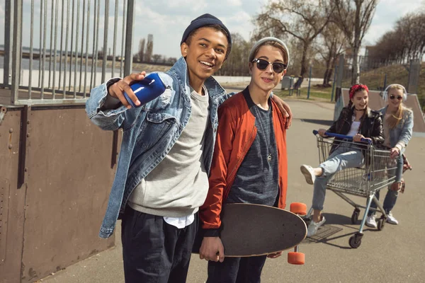 Teenagers having fun — Stock Photo