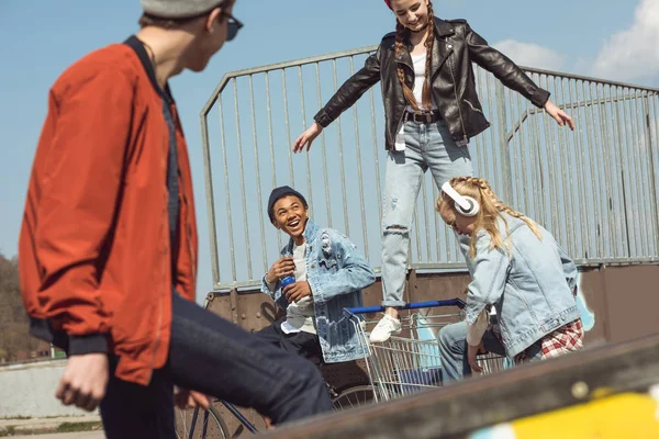 Teenagers having fun — Stock Photo