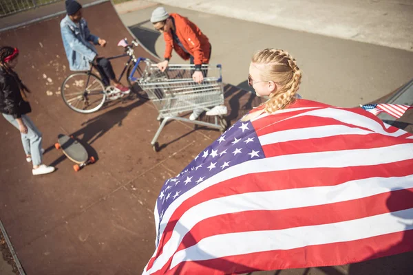 Teenagers with american flag — Stock Photo