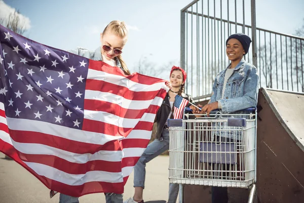 Chica con bandera americana — Stock Photo