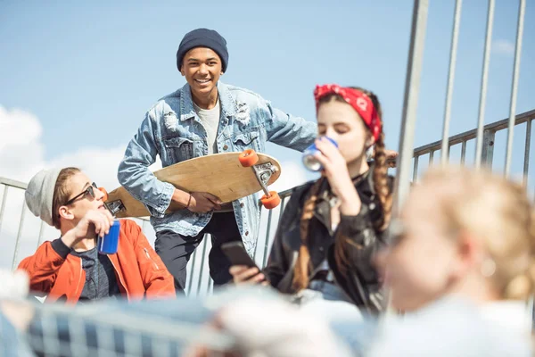 Teenagers group having fun — Stock Photo