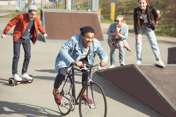 Teenagers spending time at skateboard park — Stock Photo