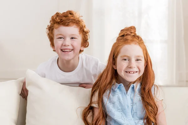 Rousse frères et sœurs ensemble — Photo de stock