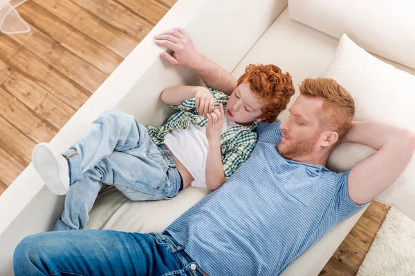 Père heureux avec son fils — Photo de stock