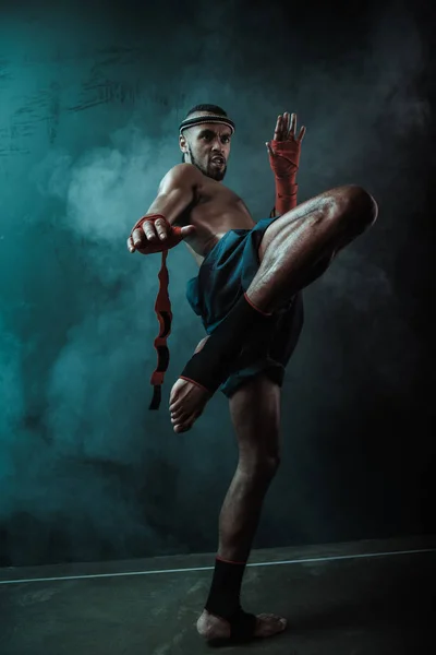 Muay thai fighter — Photo de stock