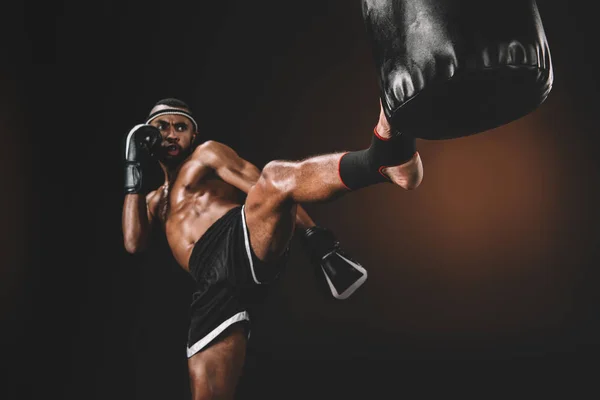 Muay thai fighter — Photo de stock