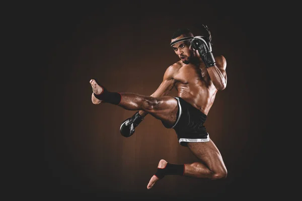 Muay thai fighter — Photo de stock