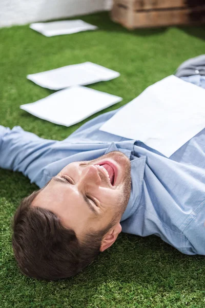 Businessman analyzing documents — Stock Photo