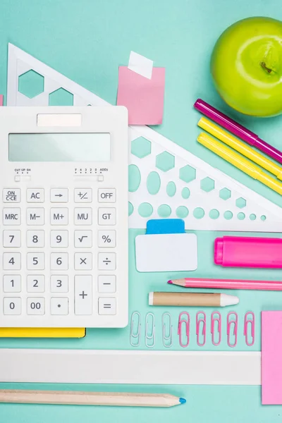 Fournitures scolaires diverses — Photo de stock