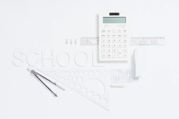 Calculadora com réguas e grampeador com bússolas — Fotografia de Stock