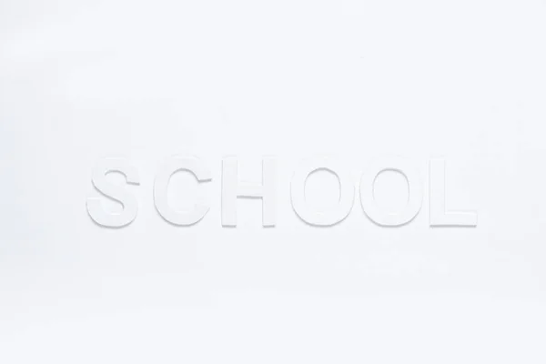 Papel letras escuela en blanco - foto de stock