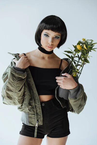 Woman holding lemon tree — Stock Photo