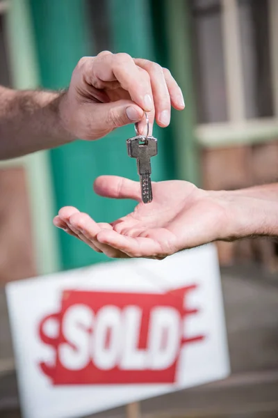 Man buying new house — Stock Photo