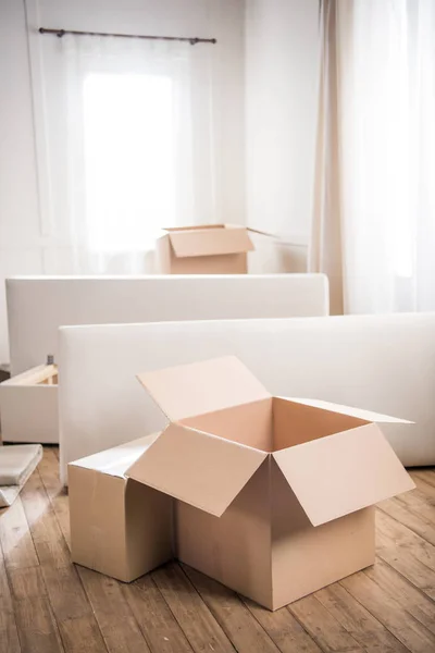 Cardboard boxes in empty room — Stock Photo