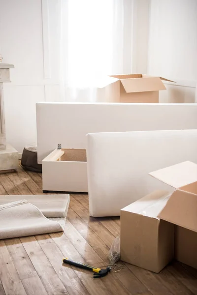 Cardboard boxes in empty room — Stock Photo