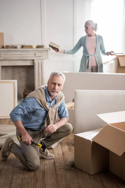 Senior man with hammer — Stock Photo