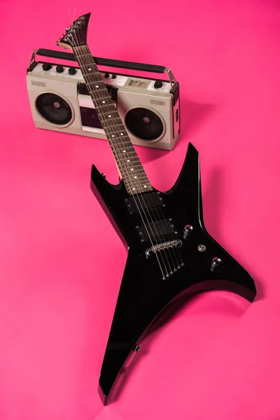 Electric guitar and tape recorder — Stock Photo