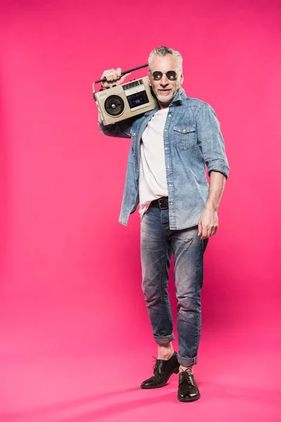 Man holding tape recorder — Stock Photo