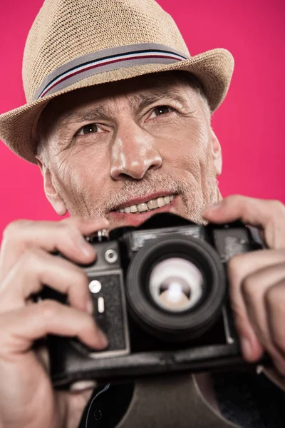 Homem com câmera de foto retro — Fotografia de Stock