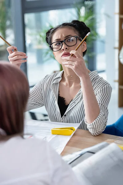 Joven asiático mujer de negocios - foto de stock