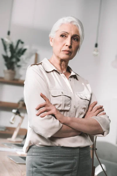 Portrait de femme d'affaires senior — Photo de stock