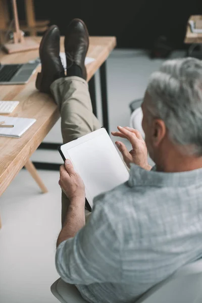 Businessman working with tablet computer — Stock Photo