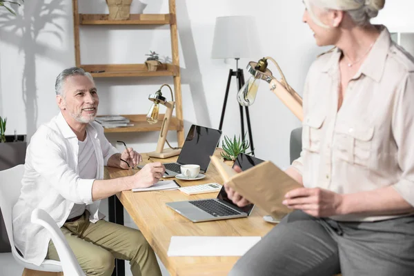 Business colleagues at office — Stock Photo