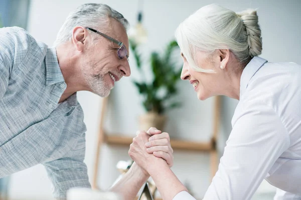 Socios de negocios Shaking Hands - foto de stock