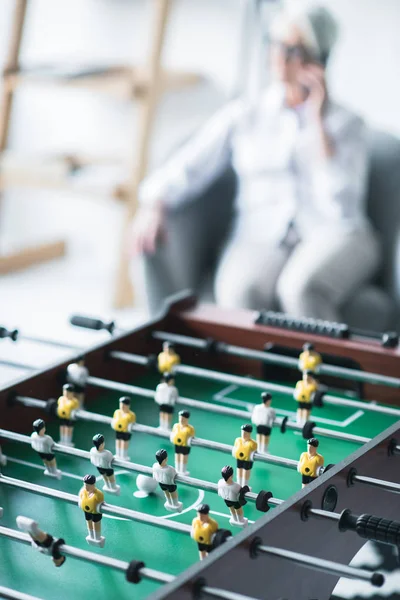 Primer plano futbolín en la oficina - foto de stock