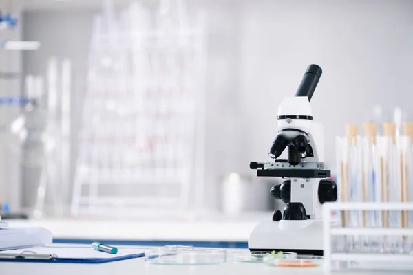 Ferramentas científicas em laboratório — Fotografia de Stock