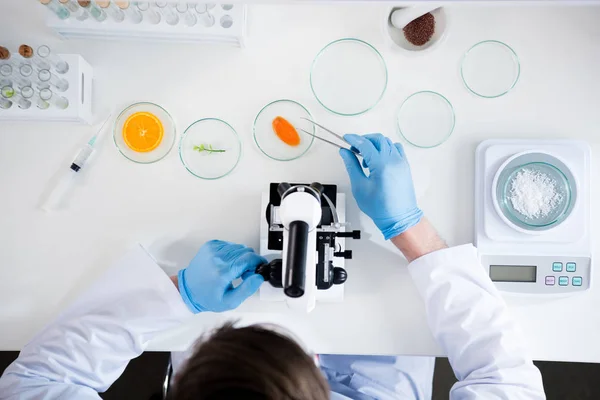 Male scientist at laboratory — Stock Photo