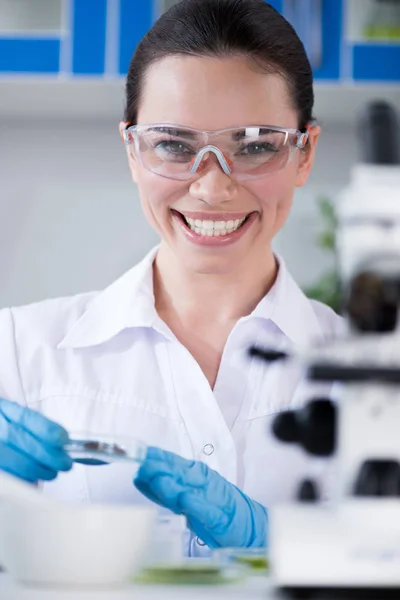 Female scientist at laboratory — Stock Photo