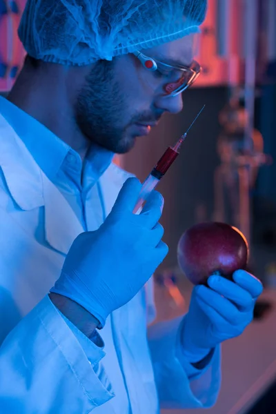 Male scientist at laboratory — Stock Photo